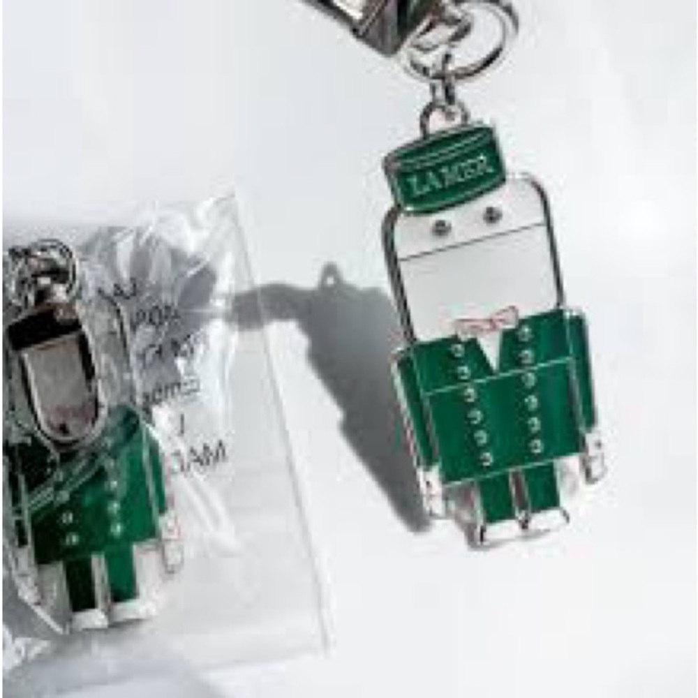 La mar limited edition’s holiday keychain
